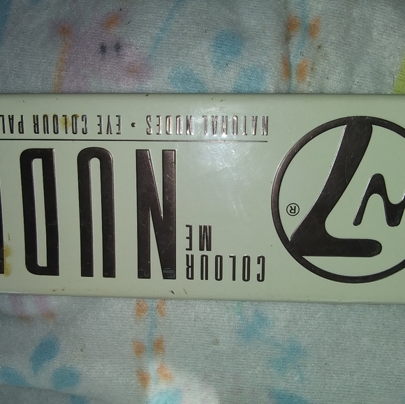 Makeup - Picture 2 of 2